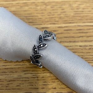 Elegant Silver Leaf Ring